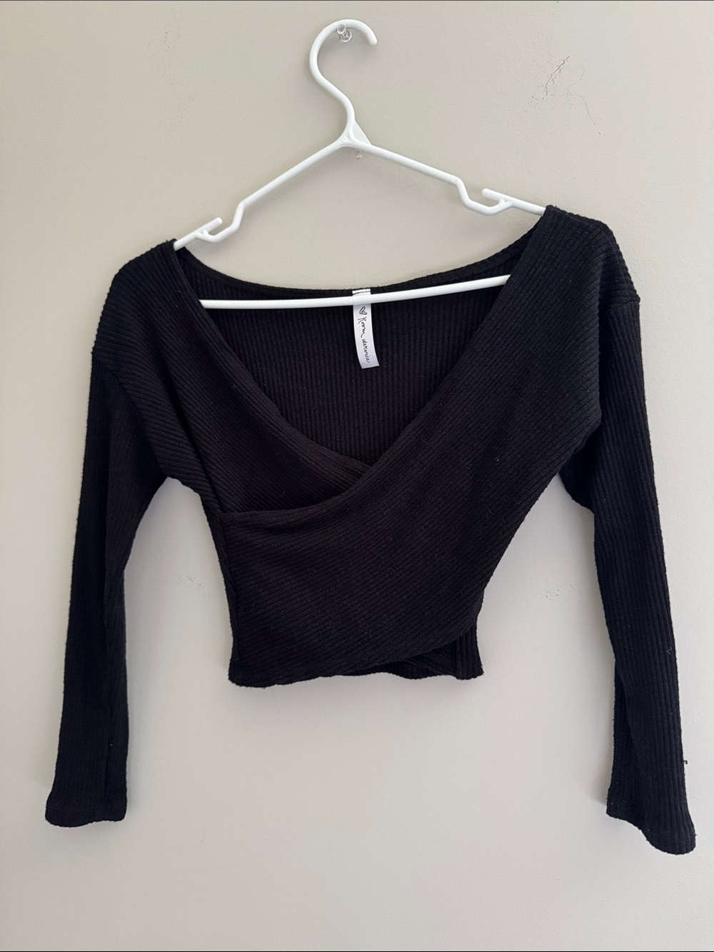ROOM SERVICE RIBBED WRAP CROP TOP